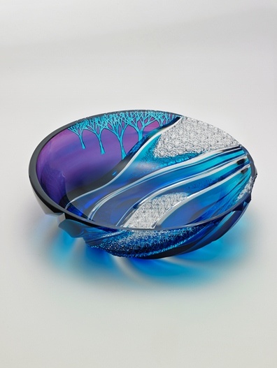 青がテーマの「江戸切子若手16人展」、伊藤忠青山アートスクエアで開催