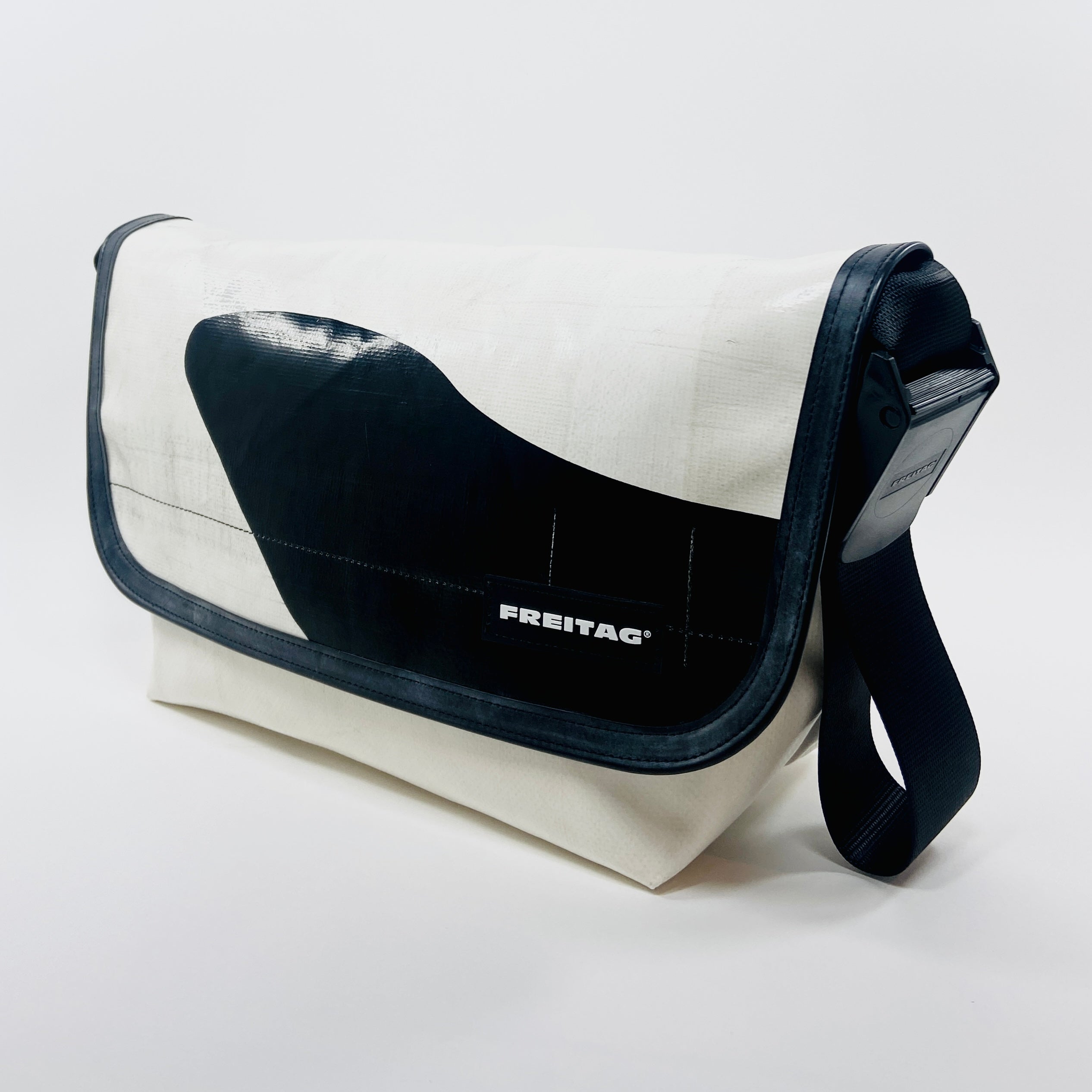 希少 FREITAG F42 SURFSIDE6 オールグリーン IDカード付き 希少