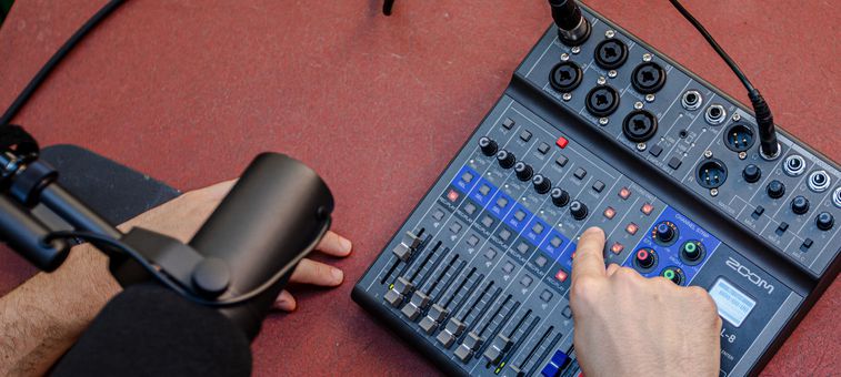 LiveTrak L-8 | ZOOM