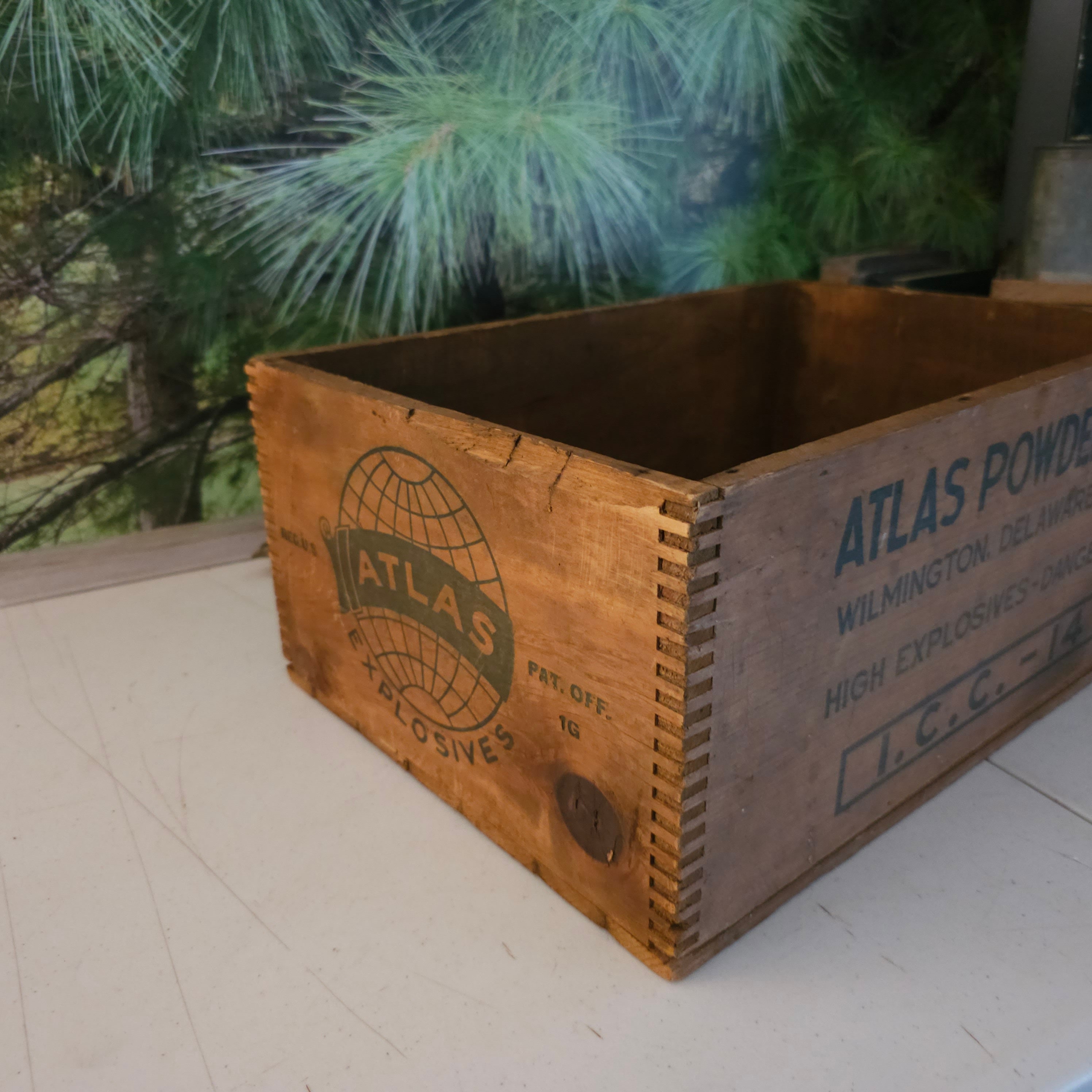 Antique Atlas Powder Company Atlas Explosives Wood Finger Jointed