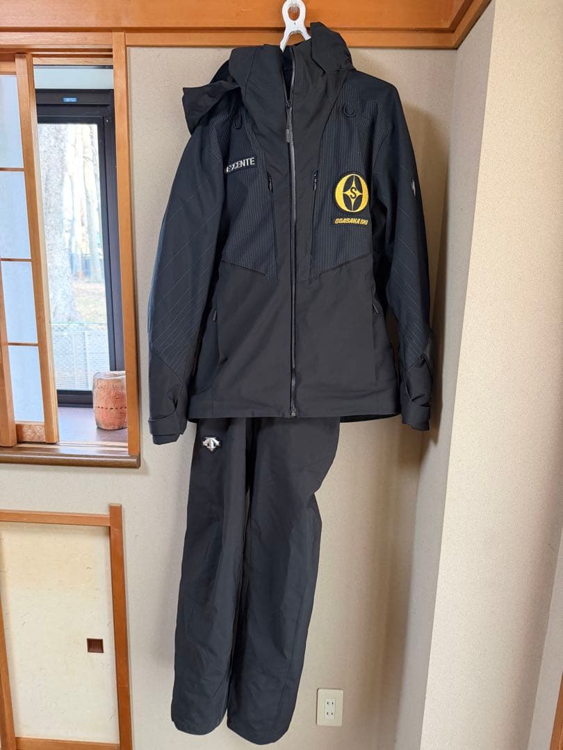 オガサカ　DESCENTE スキーウェア ブラック DESCENTE DWMWJK74 S.I.O INSULATED JKT 23-24モデル デサント スキー