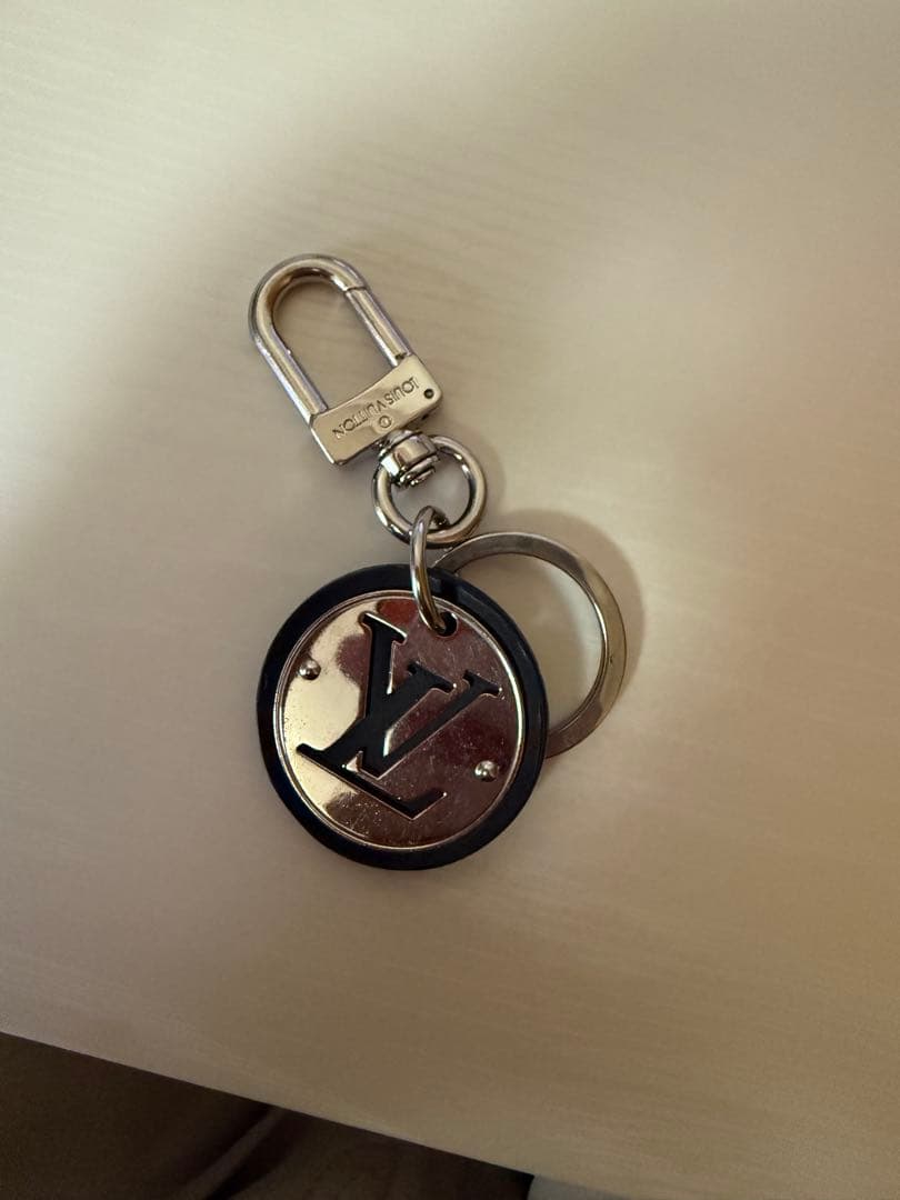美品　ルイヴィトン キーホルダー LVサークル 正規紙袋無料】ルイヴィトン キーホルダー キーリング レディース