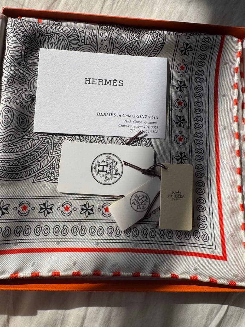HERMES 花柄 シルクスカーフ HERMES 新作 お洒落 スカーフ カレ 90 花柄 シルク Planifleurs