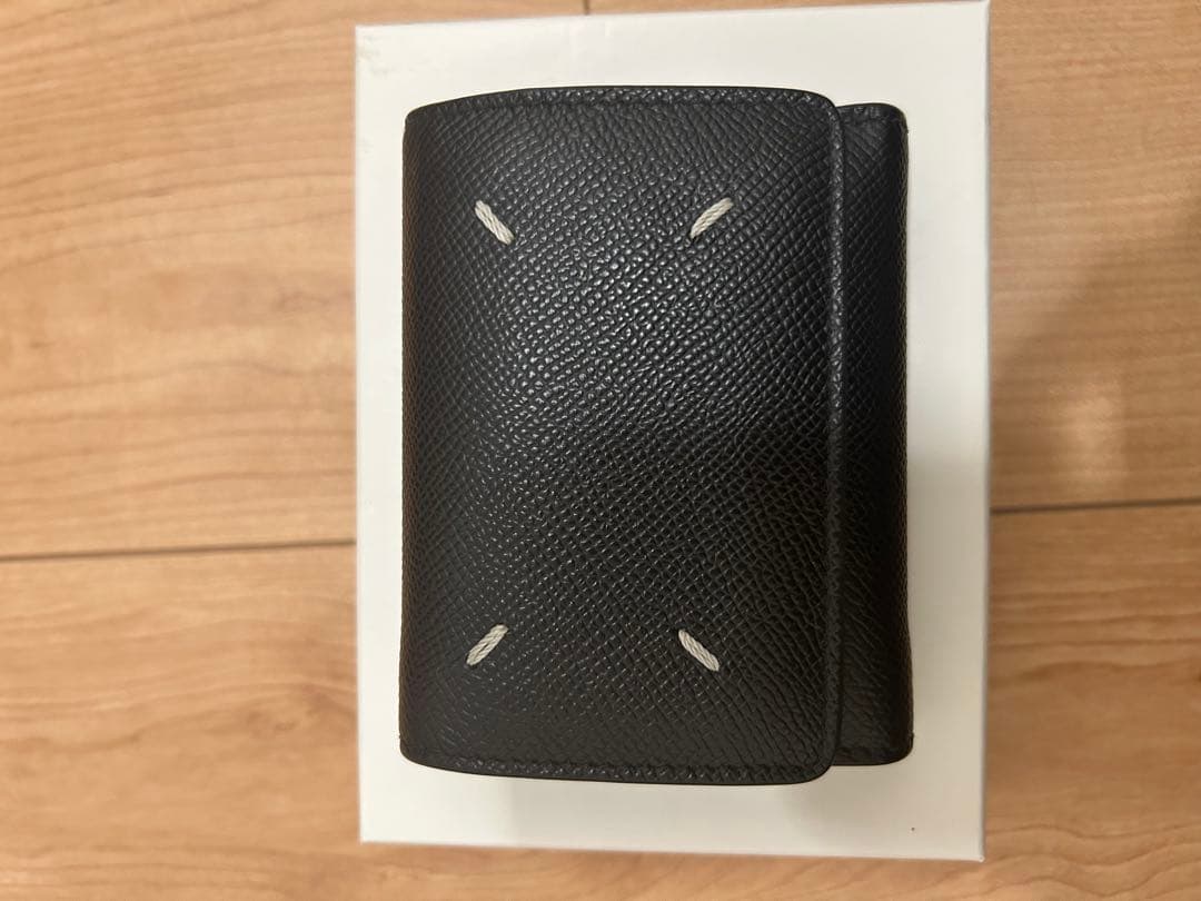 Maison Margiela 三つ折り財布 黒 Maison Margiela（メゾンマルジェラ） 三つ折り財布 ミニ財布 ブラック