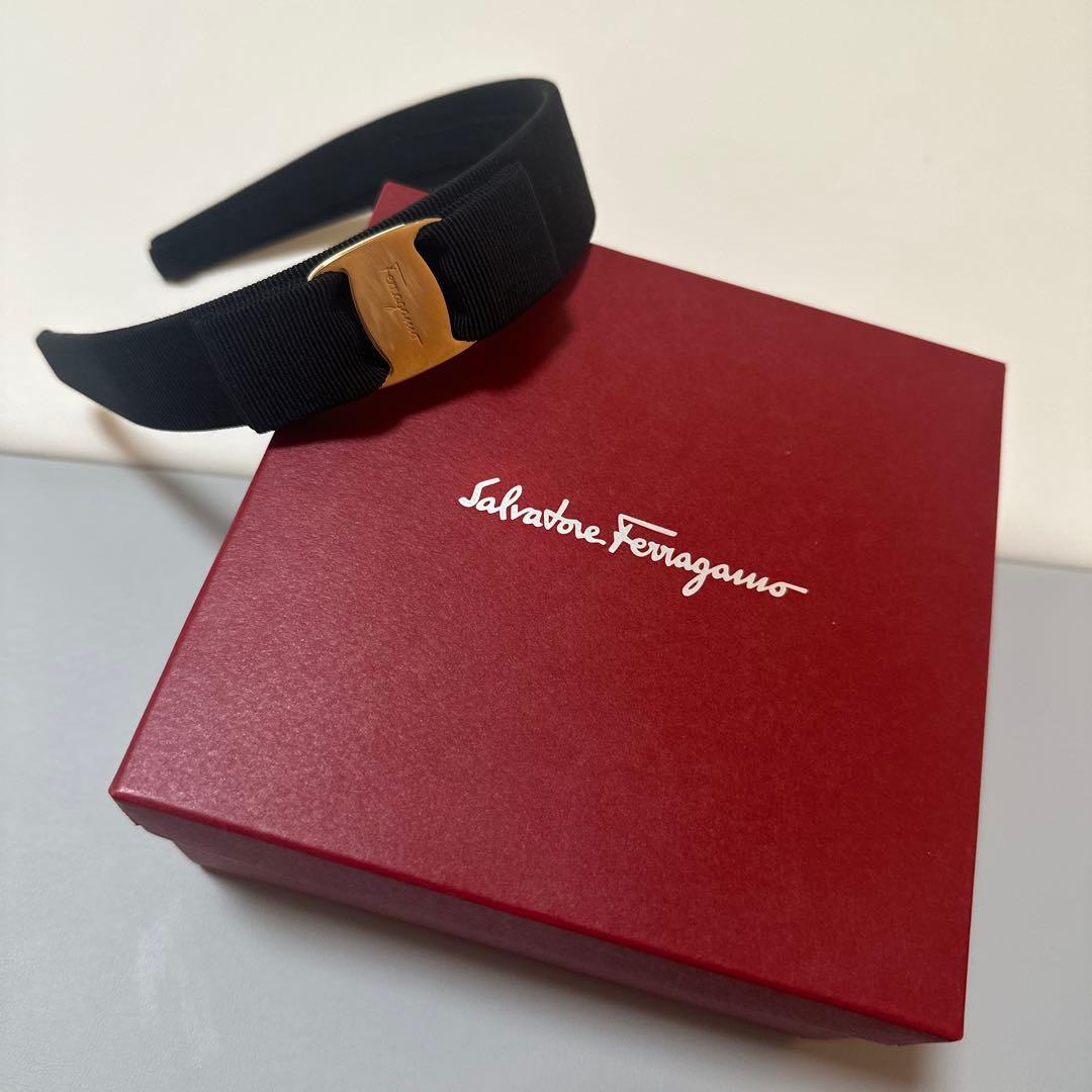 【美品】Salvatore Ferragamo フェラガモ カチューシャ リボン FERRAGAMO（フェラガモ） ヘアアクセサリー VARA ヴァラ リボン