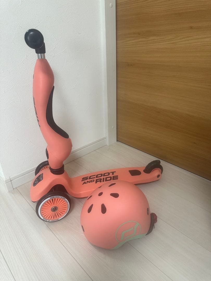 美品　Scoot and Ride キックスクーター ヘルメット付き SCOOT AND RIDE スクートアンドライドScoot & Ride ヘルメットS