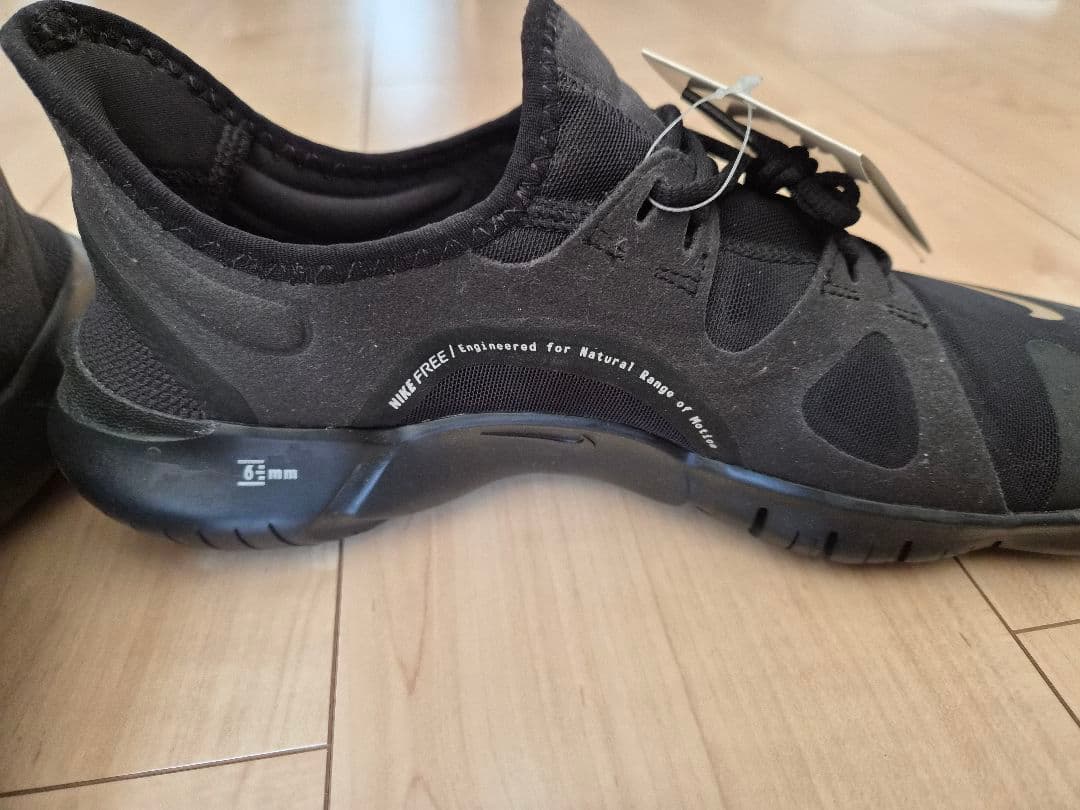 新品未使用タグ付き 27.5cm NIKEナイキ フリーラン5.0 　ブラック