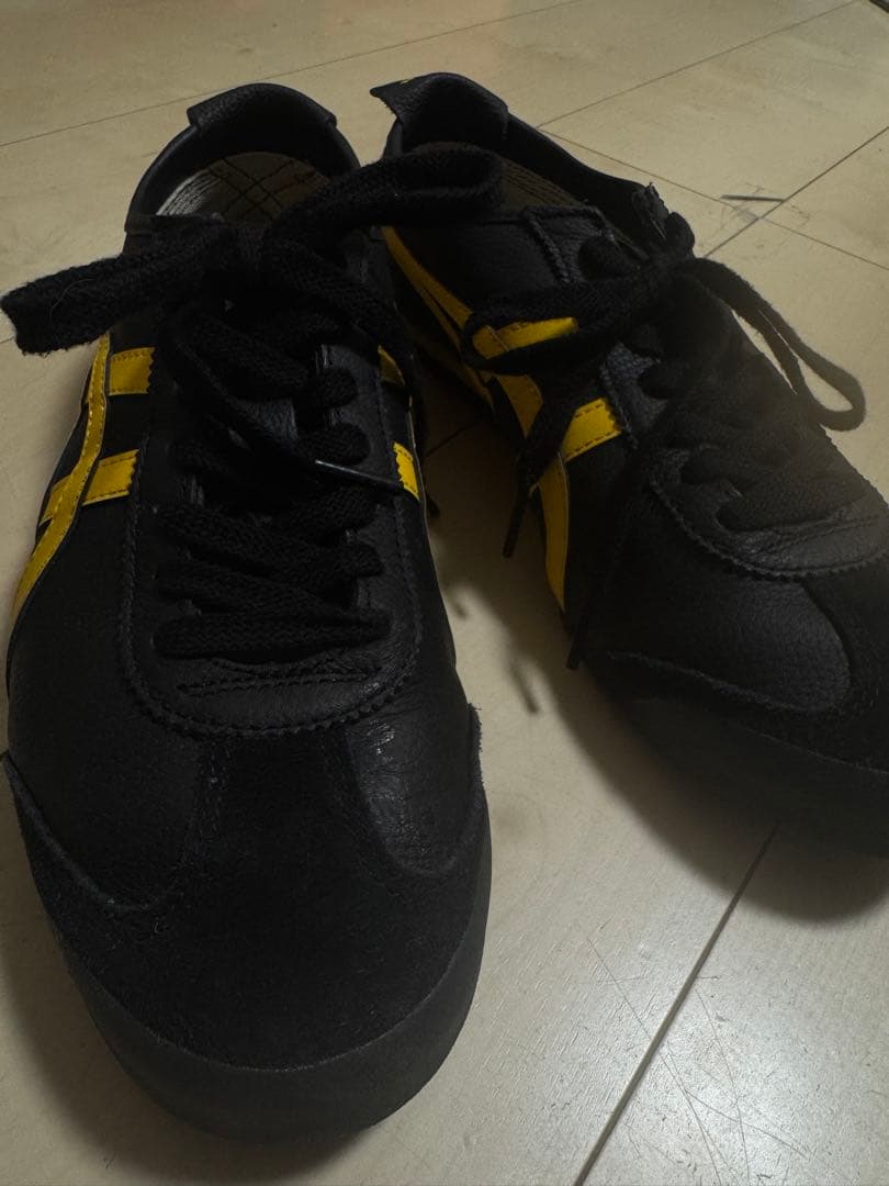 Onitsuka Tiger（オニツカタイガー）スニーカー ブラック×イエロー