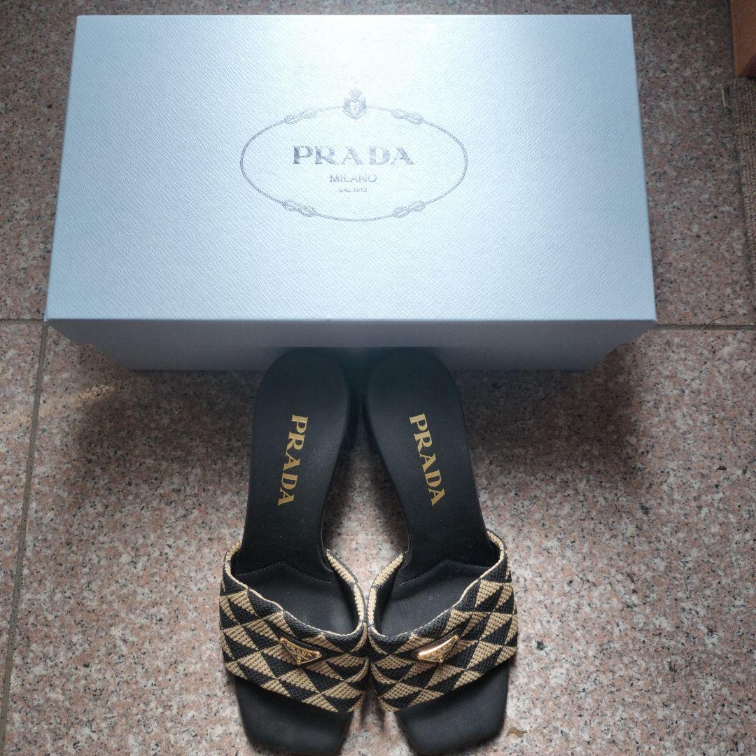 PRADA 黒とベージュのミュール Prada レザーミュール | ブラック | FARFETCH JP