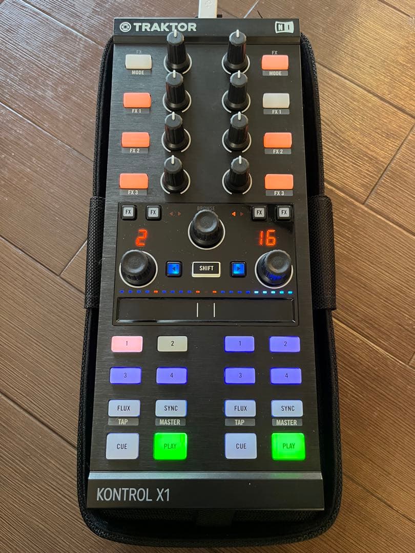 DJ機材 TRAKTOR Kontrol X1 MK2 H99339000000000-00-2000x2000.jpg