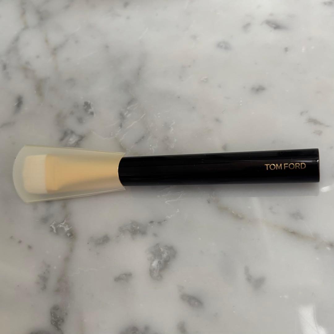 TOM FORD シェイド&イルミネイトブラシ04 Shade and Illuminate Brush 04 | TOM FORD BEAUTY
