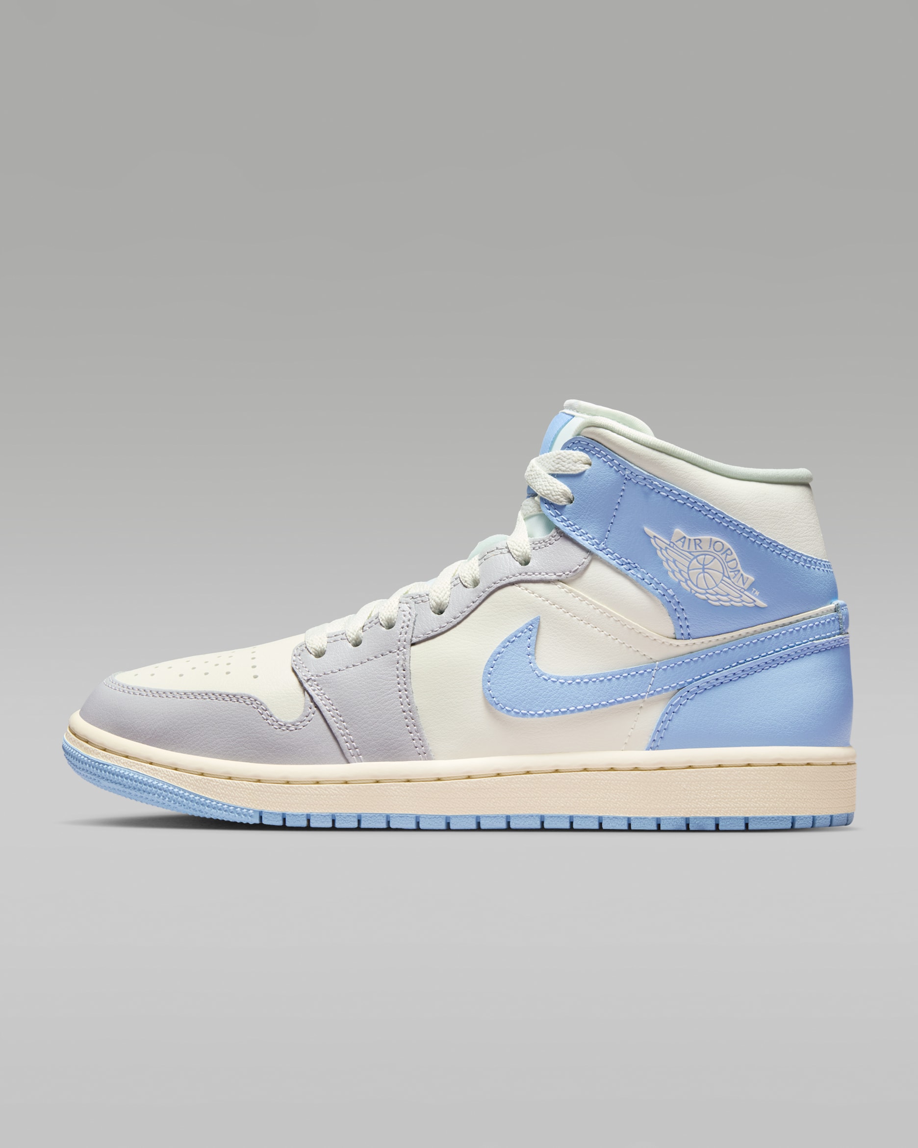 Air Jordan 1 Mid Women's Shoes. Nike.com