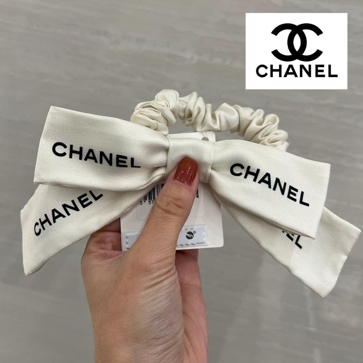 CHANEL】どんなコーデにも◎シャネルリボンシュシュ ホワイト (CHANEL